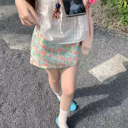 Small fresh floral short skirt